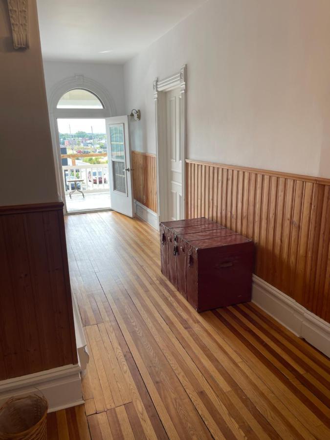Lachute Auberge Et Bistro Namaste מראה חיצוני תמונה