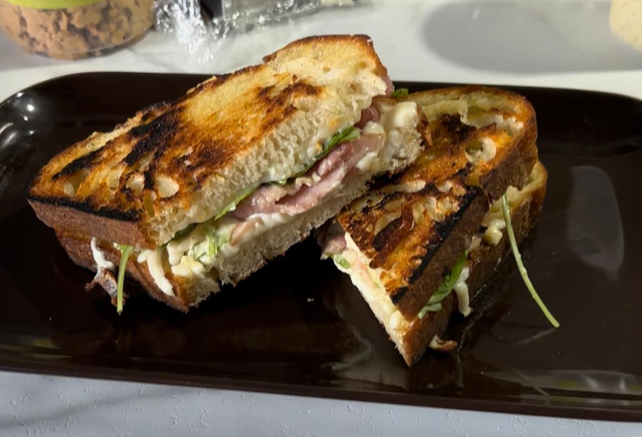 Lachute Auberge Et Bistro Namaste מראה חיצוני תמונה