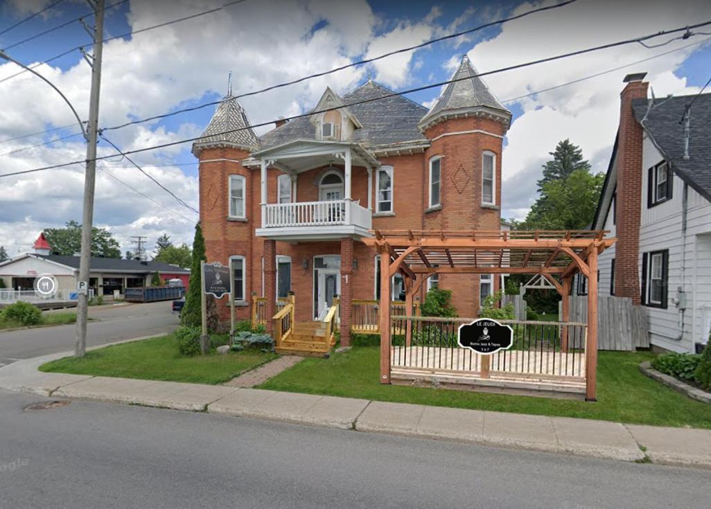 Lachute Auberge Et Bistro Namaste מראה חיצוני תמונה